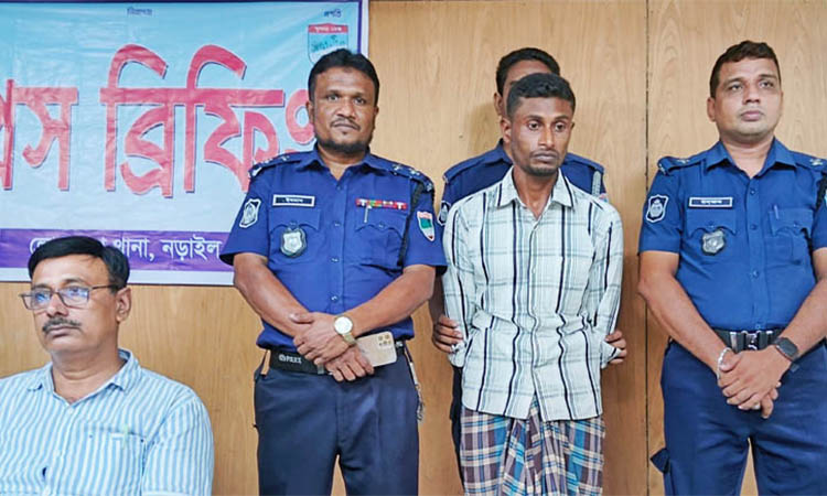 নারীর সাথে বিবস্ত্র অবস্থায় দেখে ফেলায় সোয়েবুরকে হত্যা
