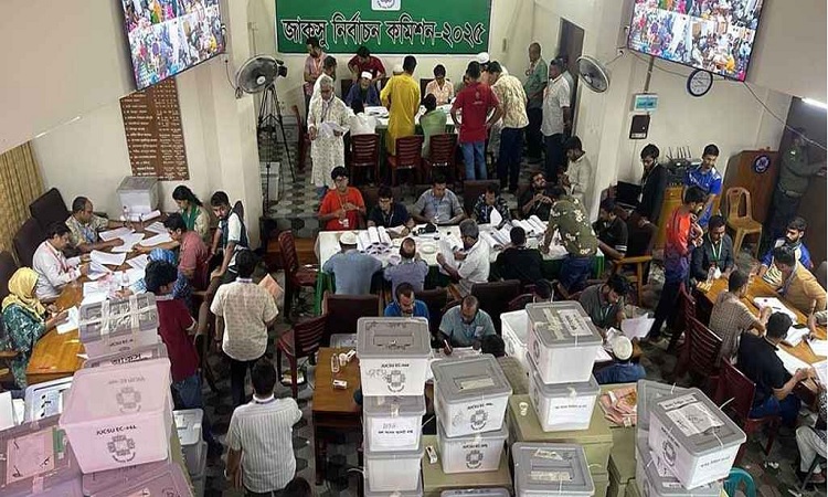 জাকসু নির্বাচনে ১৩ কেন্দ্রের ভোট গণনা শেষ, বাকি ৮