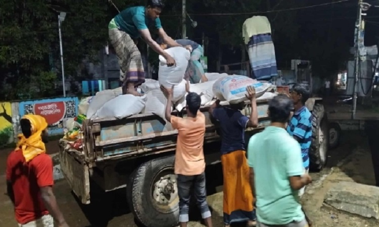 সরকারি খাদ্যবান্ধব কর্মসূচির ১৪০ বস্তা চাল অবৈধভাবে মজুদ করার সময় উদ্ধার