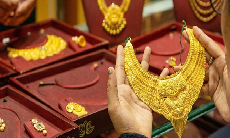 একদিনের ব্যবধানে বাড়ল সোনার দাম, ভাঙল অতীত রেকর্ড