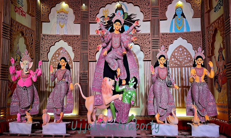 ব্রাহ্মণবাড়িয়ায় ৫৭৮টি মন্ডপে পূজা, প্রতিমা রং-তুলির নিপুণ আঁচড়ে রাঙাতে ব্যস্ত শিল্পীরা