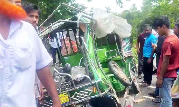 গোপালগঞ্জে বাস-ইজিবাইক সংঘর্ষে নিহত ৪