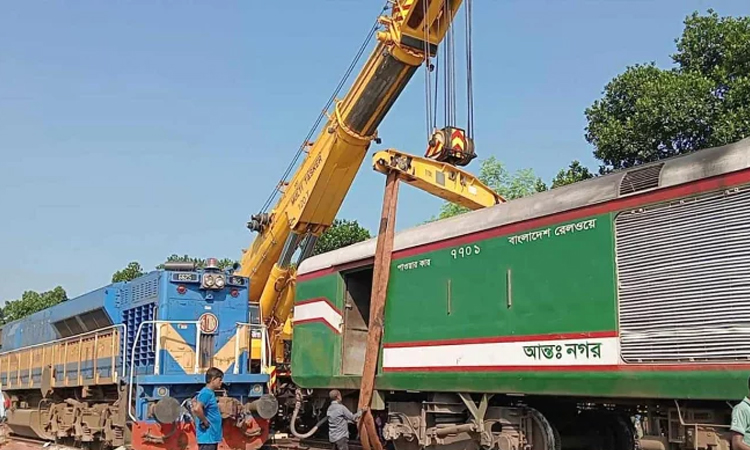 পাবনায় লাইনচ্যুত পঞ্চগড় এক্সপ্রেসের বগি উদ্ধার, ট্রেন চলাচল শুরু