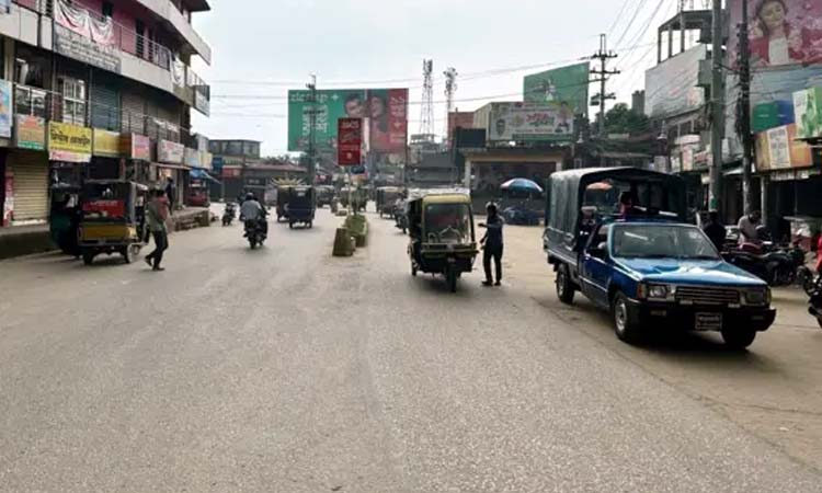 খাগড়াছড়ি ও গুইমারায় ১৪৪ ধারার মধ্যে সীমিত পরিসরে চলছে যানবাহন