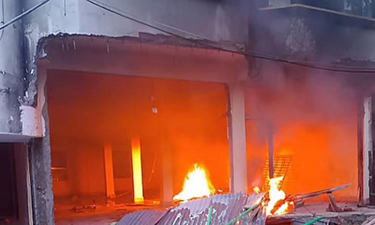 সাবেক এমপি নুর উদ্দিন চৌধুরীর বাড়িতে আবারও আগুন