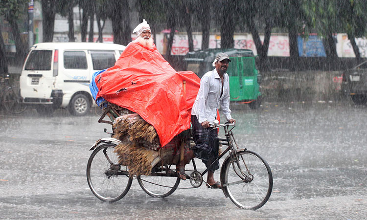ঢাকায় বজ্রবৃষ্টির আভাস, তবে বাড়তে পারে গরম