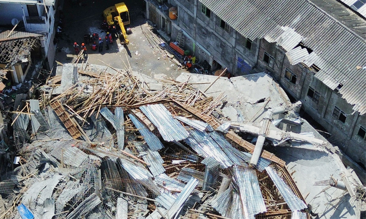 ইন্দোনেশিয়ায় স্কুল ভবন ধসে নিহত ৪৫