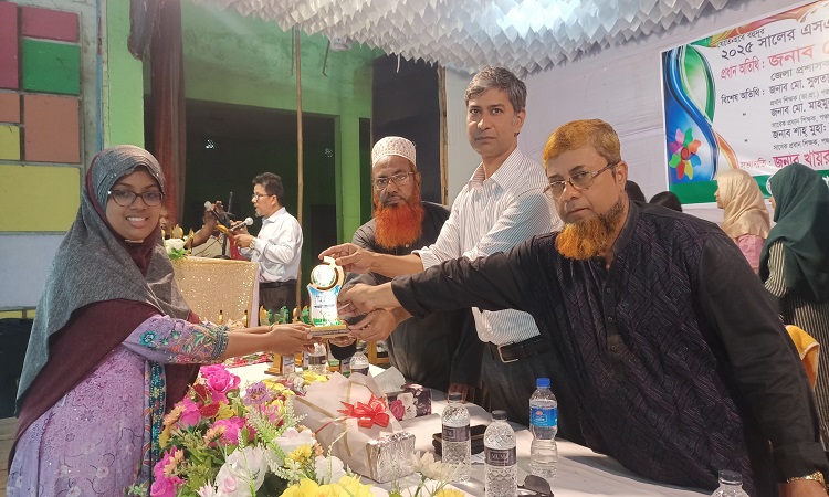 পঞ্চগড় সরকারি বালিকা উচ্চ বিদ্যালয়ের কৃতী শিক্ষার্থীদের সংবর্ধনা প্রদান