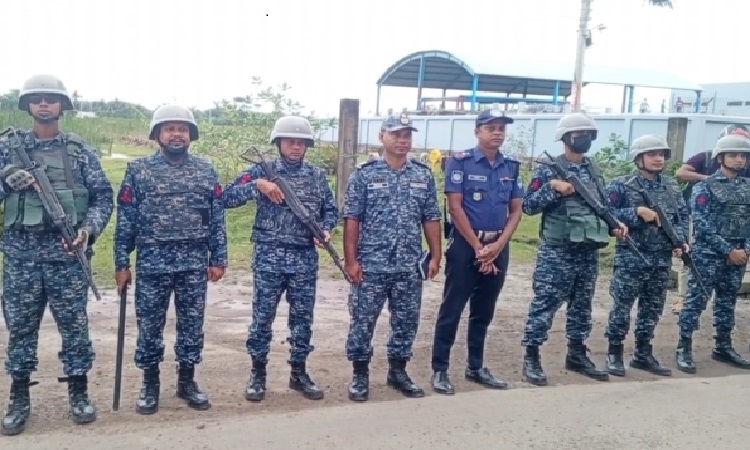 মোংলায় যৌথবাহিনীর সড়ক নিরাত্তায় তল্লাশি, চেকপোস্ট বসিয়ে অভিযান