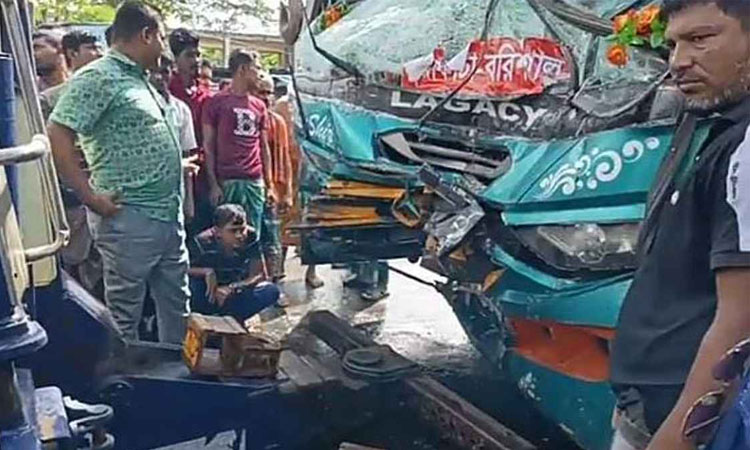 র‍্যাবের পিকনিকের গাড়ির সঙ্গে বাসের সংঘর্ষ, শিশুসহ নিহত ৩