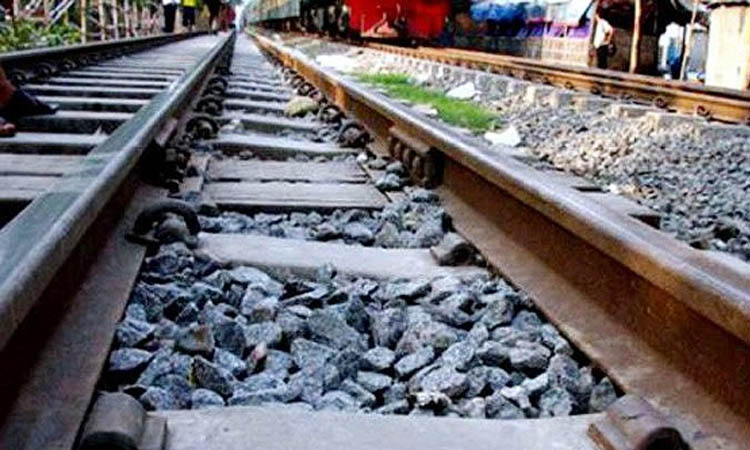 আখাউড়ায় ট্রেনে কাটা পড়ে এক অজ্ঞাত যুবকের মৃত্যু