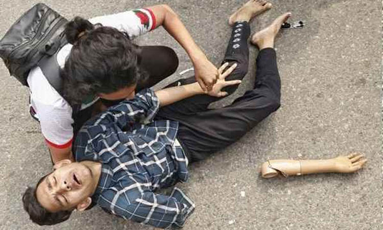 মানিক মিয়া এভিনিউয়ে পড়ে ছিল জুলাই যোদ্ধার কৃত্রিম হাত