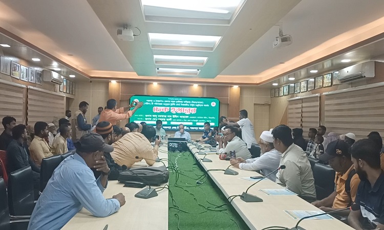 অবৈধ কোন যানবাহন মহাসড়কে চলতে পারবে না, পঞ্চগড়ে বিআরটিএ’র চেয়ারম্যান