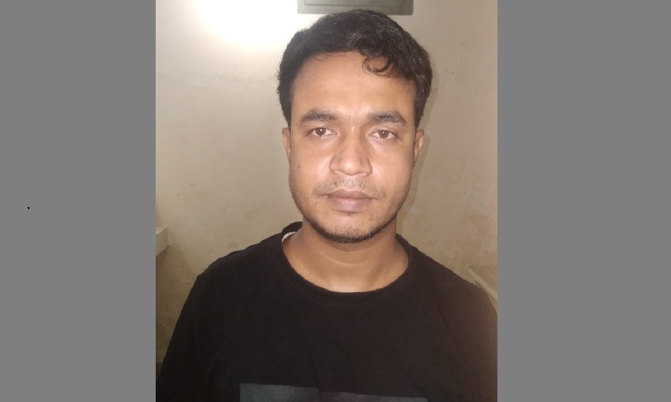 পাহাড় কাটার সময় পুলিশের হাতে স্কেভেটর সহ আটক ১