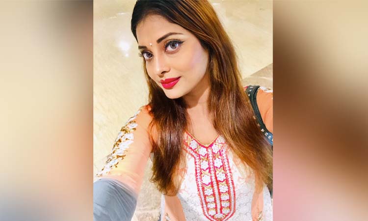 গয়না চুরির অভিযোগে অভিনেত্রী গ্রেফতার