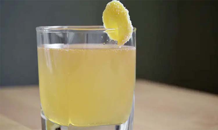 গ্যাস্ট্রিকের সমস্যা কমাবে আদা পানি