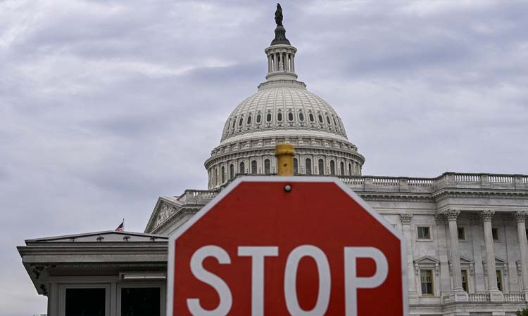 যুক্তরাষ্ট্রে শাটডাউন অব্যাহত, আরও ৪ শতাংশ ফ্লাইট কমানোর নির্দেশ