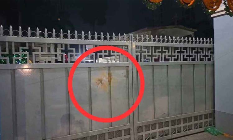 রমনায় চার্চের গেইটে ককটেল বিস্ফোরণ