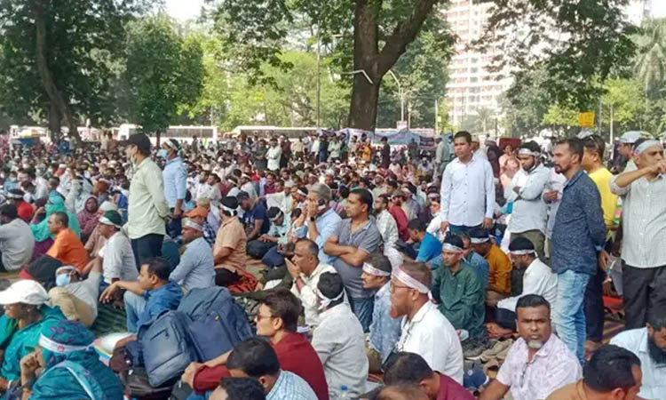 শিক্ষকদের ওপর হামলার ঘটনায় দুই উপদেষ্টার পদত্যাগ দাবি