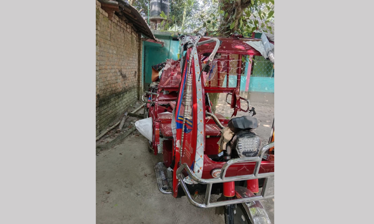 ঝিনাইদহে বাস-ইজিবাইক সংঘর্ষে গৃহবধূ নিহত