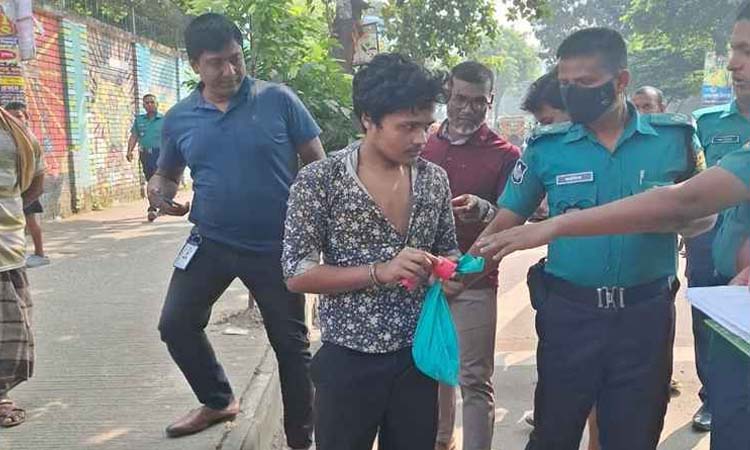 মিরপুরে ককটেলসহ গ্রেফতার ১