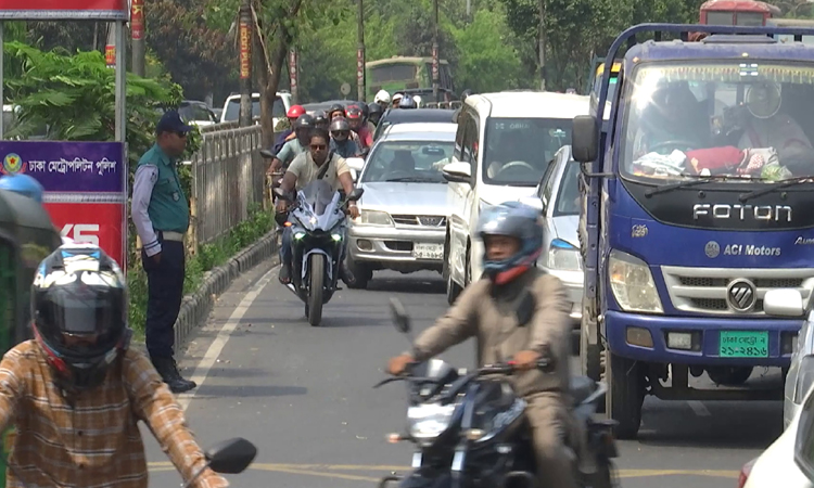 আজও ‘অস্বাস্থ্যকর’ ঢাকার বাতাস, দূষণে শীর্ষে দিল্লি