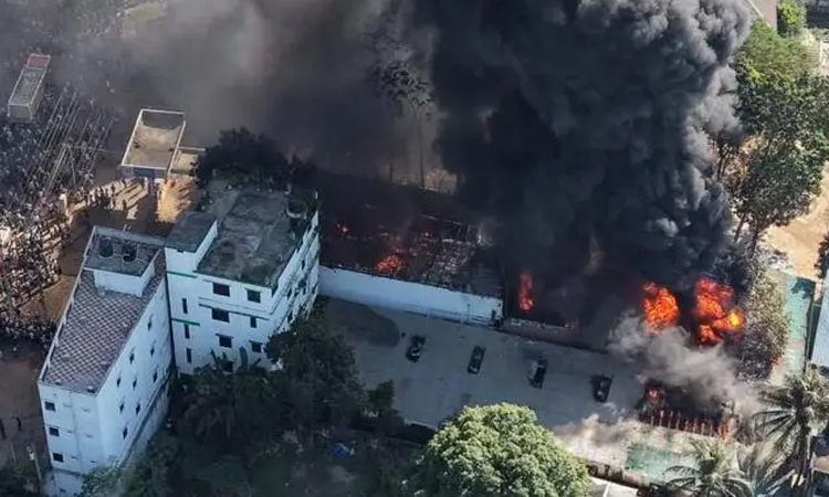 গাজীপুরে কয়েল কারখানায় আগুন