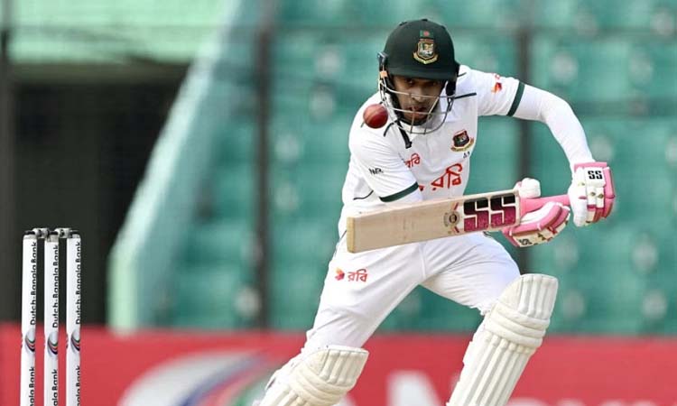 ইতিহাস গড়ে ১০৬ রানে থামলেন মুশফিক