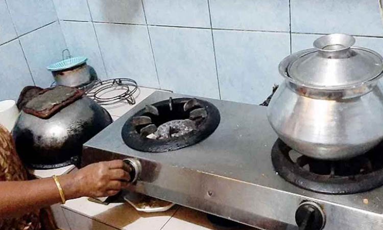 রাজধানীর বিভিন্ন এলাকায় গ্যাসের চাপ কম, অব্যাহত থাকবে শুক্রবার পর্যন্ত