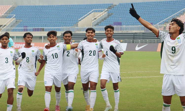 ১৯ বছরে পর মাঠে ফিরে বাংলাদেশের বড় জয়