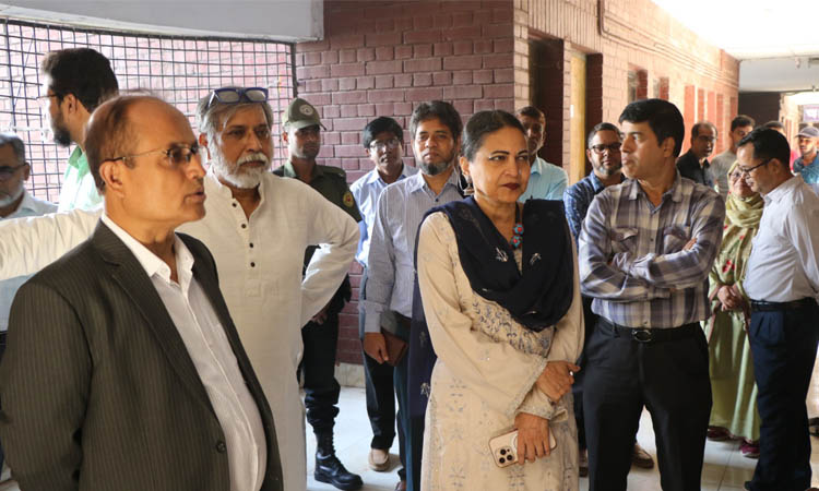 বাউবির ঝুঁকিপূর্ণ পুরাতন ভবন খালি করার নির্দেশ