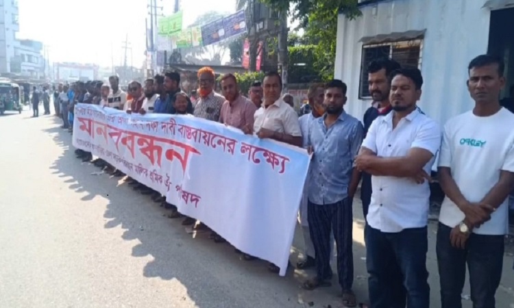 ব্রাহ্মণবাড়িয়ায় দাবি পূরণ না হলে অনির্দিষ্টকালের জন্য পরিবহন ধর্মঘট