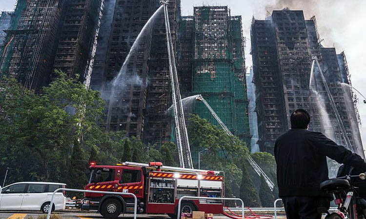 হংকংয়ে বহুতল আবাসিক ভবনে অগ্নিকাণ্ডে নিহত বেড়ে ৫৫