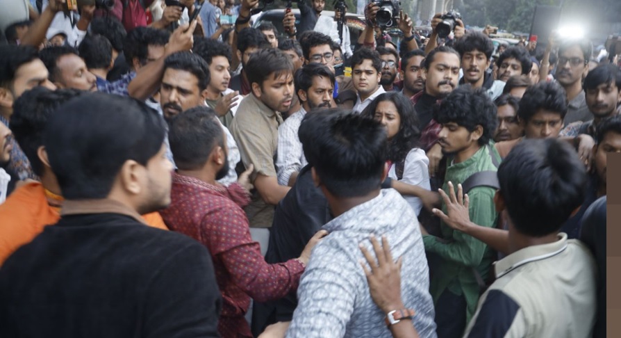বাউলের ওপর হামলা: শাহবাগে প্রতিবাদ অনুষ্ঠানে বাধা, হাতাহাতি