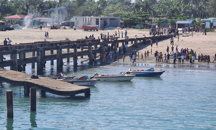 বঙ্গোপসাগরে স্পিডবোট ডুবে মা-মেয়ে নিহত