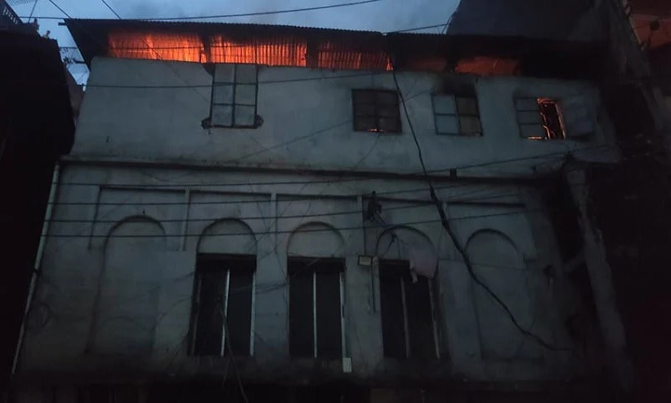 দেড় ঘণ্টা পর চকবাজারের আগুন নিয়ন্ত্রণে