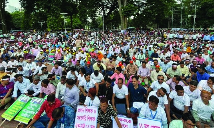 মন্ত্রণালয়ের হুঁশিয়ারির পরও প্রাথমিকে শাটডাউন অব্যাহত রাখার ঘোষণা