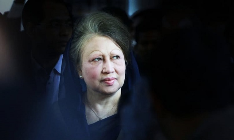 লন্ডন নেয়া হচ্ছে খালেদা জিয়াকে, জোবাইদা দেশে পৌঁছাবেন সকালে