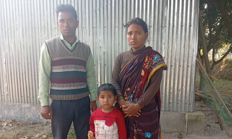 অবৈধভাবে সীমান্ত পারাপারের সময় ৩ বাংলাদেশি আটক