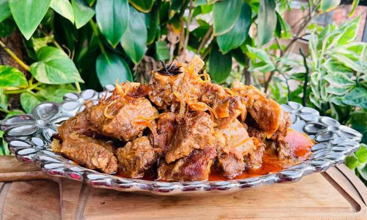 কাজুবাদাম দিয়ে গরুর মাংসের ঝাল রসা