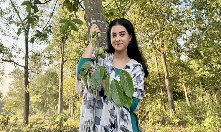 শীতে কার সান্নিধ্যে বুবলী?