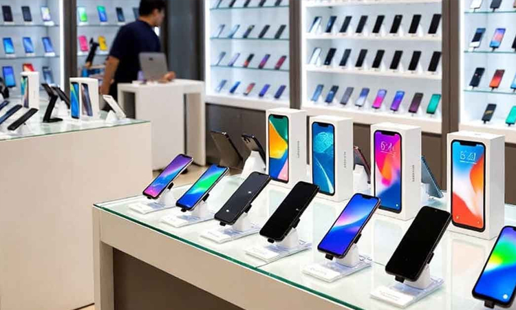 ‘অবৈধ ফোন বন্ধে অনড় সরকার’