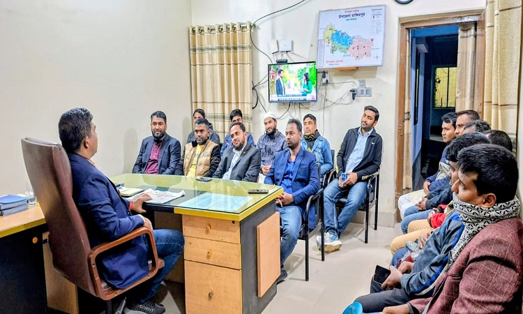 হিলি প্রেসক্লাবের সদস্যদের সাথে নবাগত ওসির মতবিনিময়