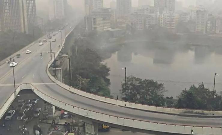 কুয়াশায় ঘেরা ঢাকার সকাল, তাপমাত্রা নামল ১৬ ডিগ্রিতে