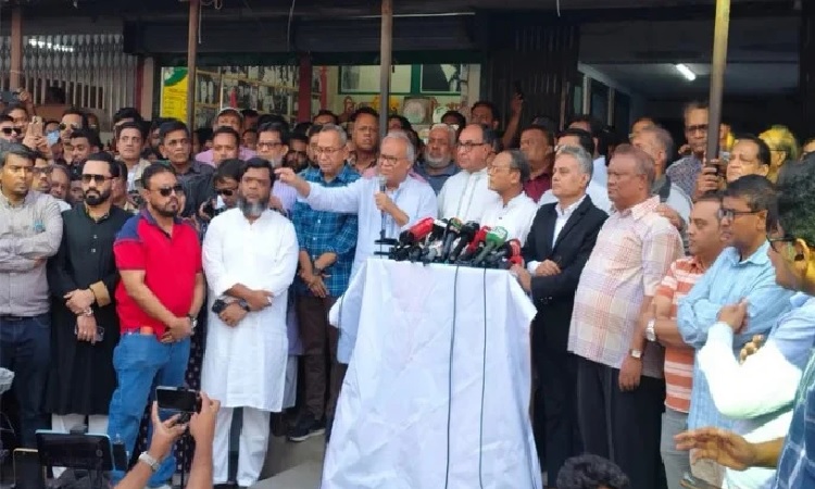 'হাদির হত্যাচেষ্টায় শনাক্ত ব্যক্তি ও ডাকসু ভিপি এক টেবিলে চা খান, এর বিচার কে করবে'