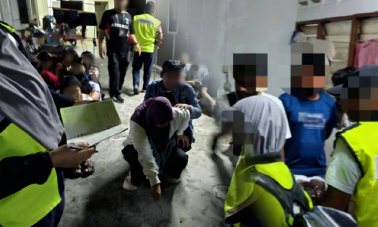 মালয়েশিয়ায় ৮ বাংলাদেশিসহ ৪৯ অভিবাসী আটক