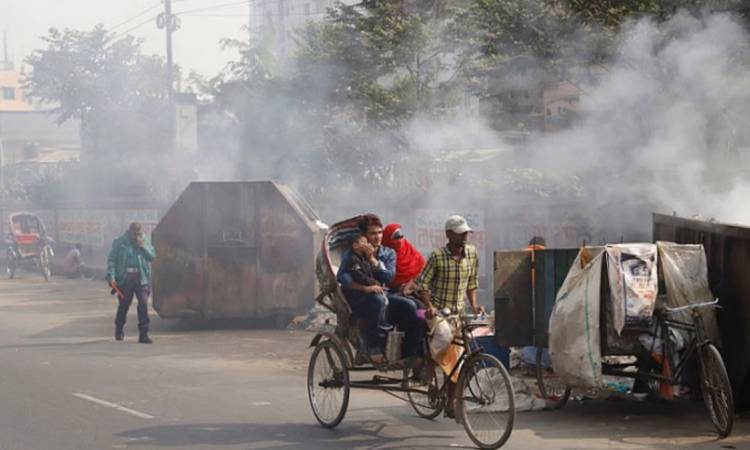 বায়ুদূষিত শহরের শীর্ষে দিল্লি, আজও ‘অস্বাস্থ্যকর’ ঢাকার বাতাস