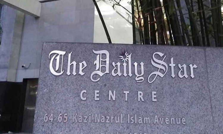 ডেইলি স্টার ভবনে আটকা পড়েছেন সাংবাদিকরা, উদ্ধারের আকুতি