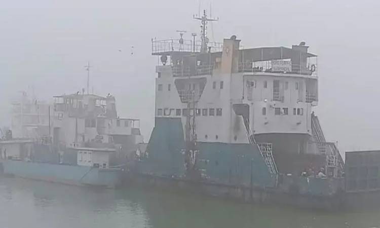 ঘন কুয়াশায় পাটুরিয়া-দৌলতদিয়া নৌরুটে ফেরি চলাচল বন্ধ