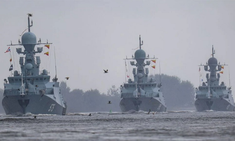 আটলান্টিক মহাসাগরে তেলবাহী ট্যাংকার ঘিরে যুক্তরাষ্ট্র ও রাশিয়ার মধ্যে উত্তেজনা